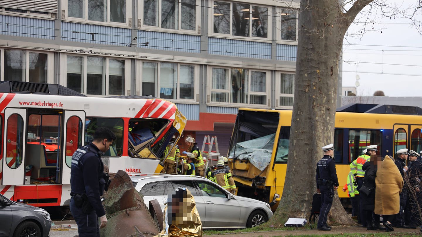 Auffahrunfall: Viele Verletzte bei Zusammenstoß von zwei Stadtbahnen in Stuttgart