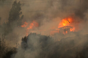 Chili : les incendies ont fait au moins 51 morts, l’état d’exception décrété