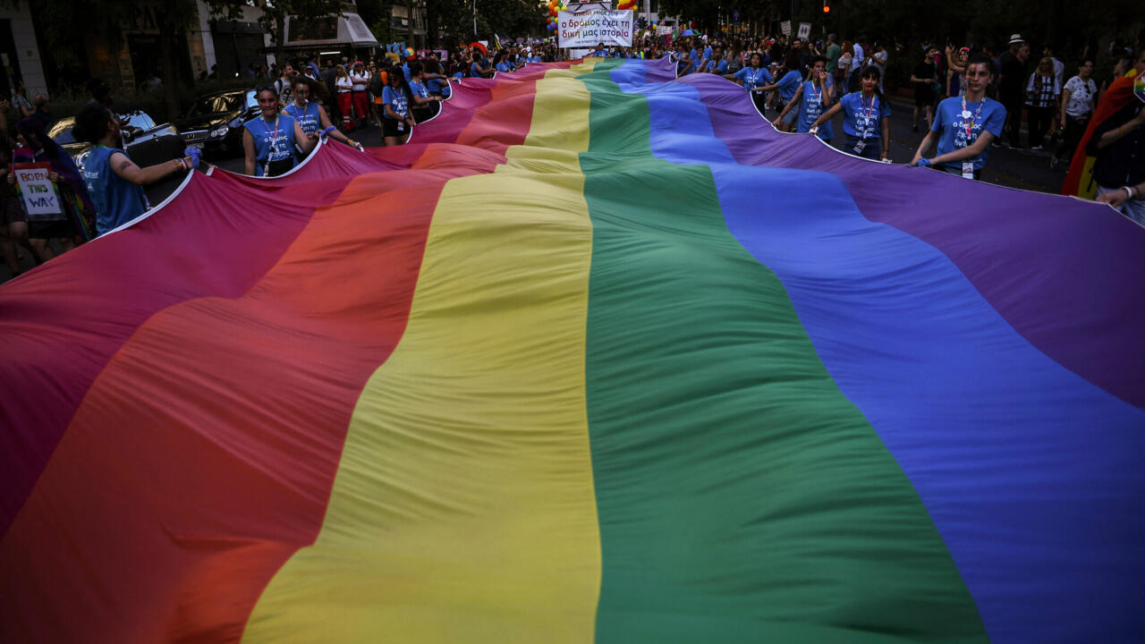 Le Parlement grec vote pour légaliser le mariage homosexuel
