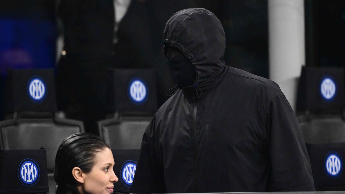 Ligue des champions : l’improbable tenue de Kanye West, en tribunes à San Siro lors d’Inter-Atlético