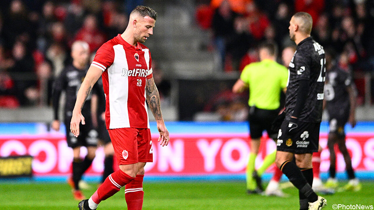 Pover Antwerp lijdt eerste thuisnederlaag tegen KV Mechelen na dure penaltymisser Alderweireld