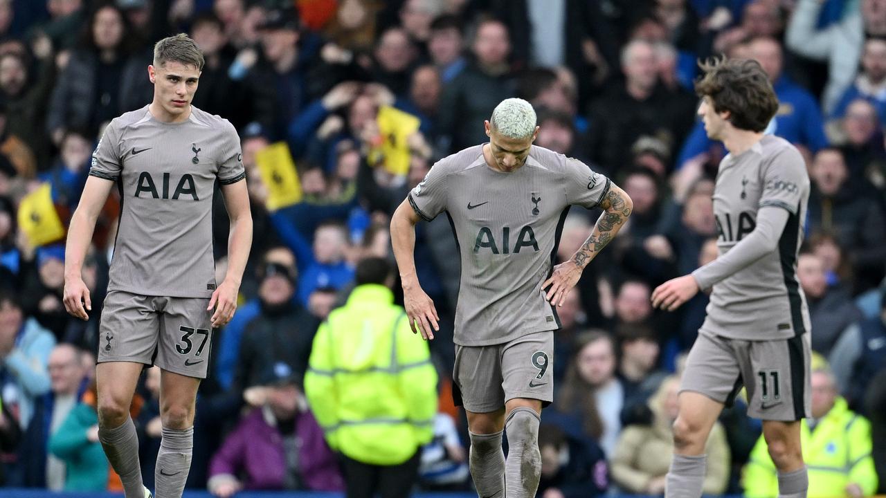 Spurs en uitblinker Van de Ven geven in slotfase zege weg tegen Everton | Voetbal