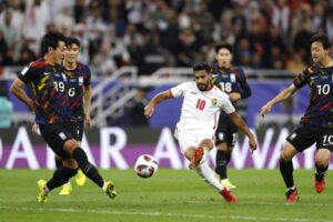 VIDEO. Ex-OHL-speler Al-Tamari gidst Jordanië met regelrechte golazo en assist naar historische finale op Asian Cup