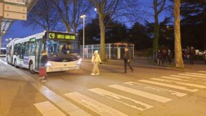 Un bus au pôle multimodal de Primil, à Nantes. Photo d