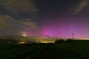 Éruption solaire : une possible aurore boréale dès ce soir et la nuit prochaine en France