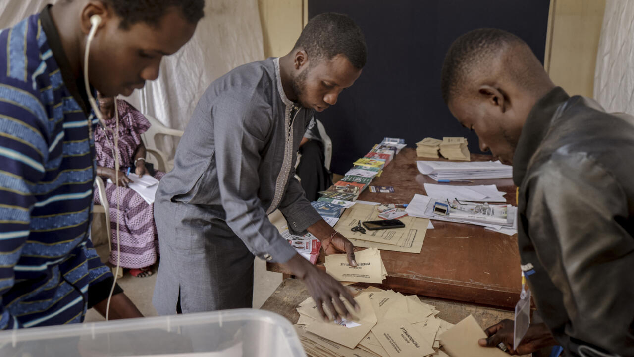 Présidentielle au Sénégal : un vote dans le calme, les Sénégalais dans l'attente des résultats