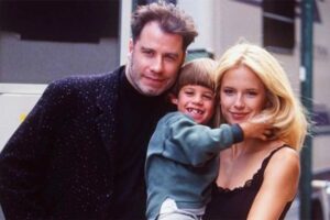 John Travolta brengt hartverscheurend eerbetoon aan zoon: “Er gaat geen dag voorbij dat ik niet aan je denk”