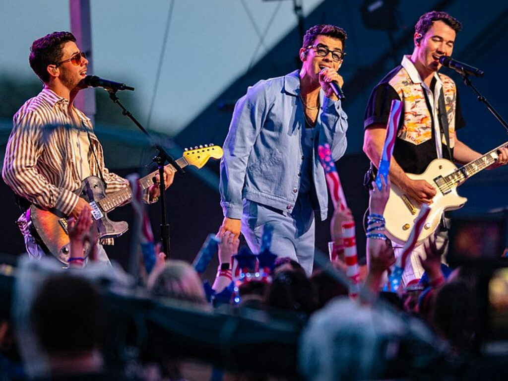 Lyon : le concert des Jonas Brothers à la LDLC Arena reporté, les fans en colère