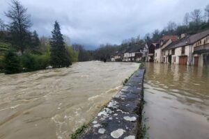 PHOTOS. Inondations en Bourgogne : "les voisins ont 60cm d'eau", la Côte-d'Or et l'Yonne passées en vigilance rouge