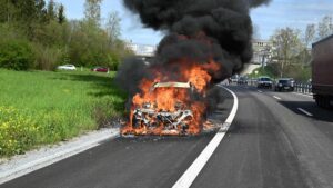 ST.GALLEN NEWS: Brennendes Auto auf Stadtautobahn