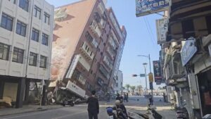 Schäden und Tsunami-Warnungen nach schwerem Erdbeben in Taiwan