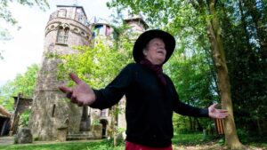 [PHOTOS] «Je ne suis pas fou»: il construit un véritable château dans son jardin