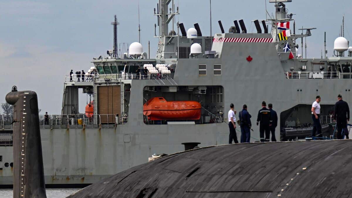 Après les navires russes et américains, un bateau de guerre canadien arrive à Cuba