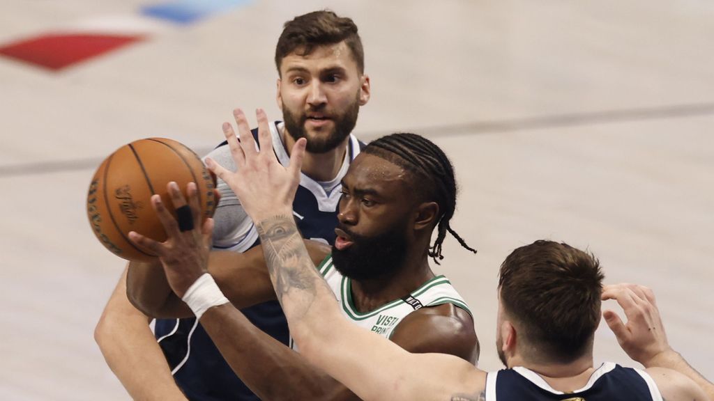 Boston Celtics na winst in Dallas nog maar één zege verwijderd van achttiende NBA-titel