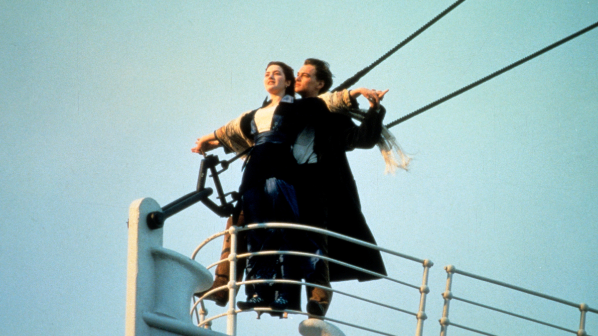 “Un cauchemar” : pourquoi Kate Winslet n’a pas aimé tourner la scène du baiser avec Leonardo DiCaprio dans Titanic ?