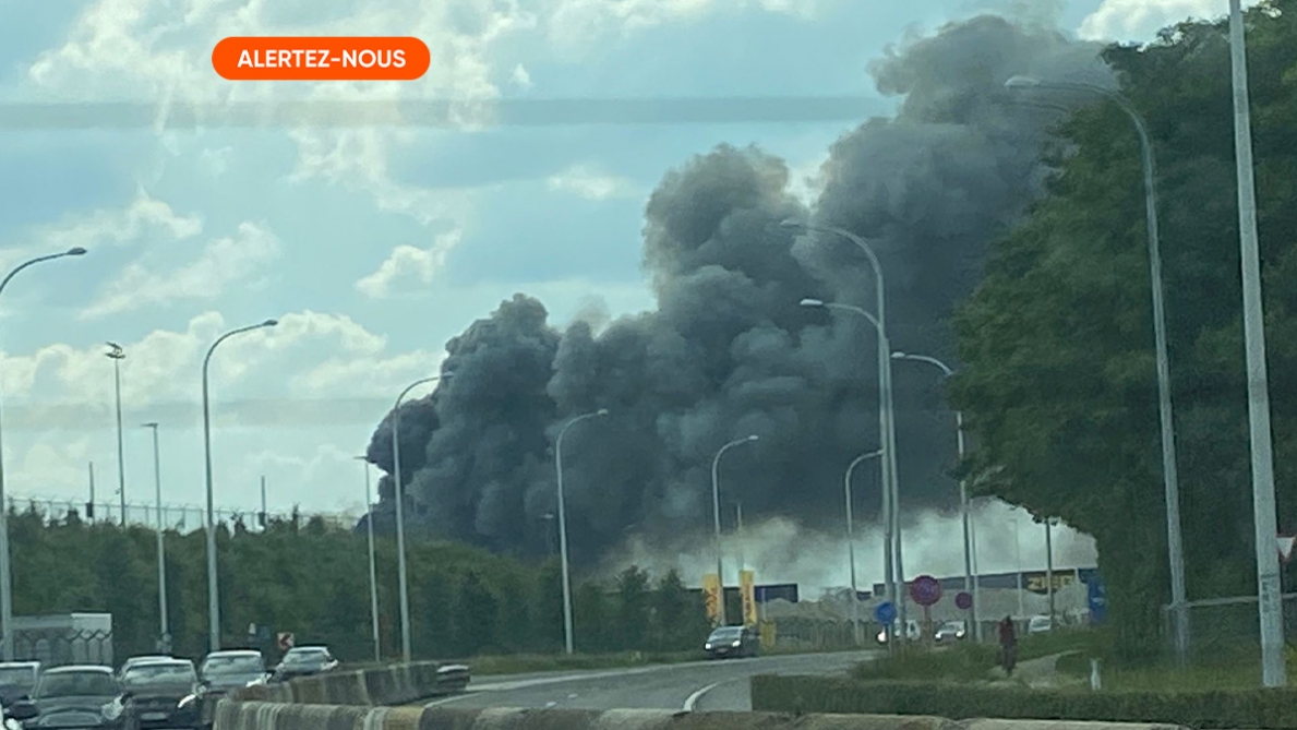 Une explosion et une "colonne de fumée noire" à l'aéroport de Zaventem: que se passe-t-il?